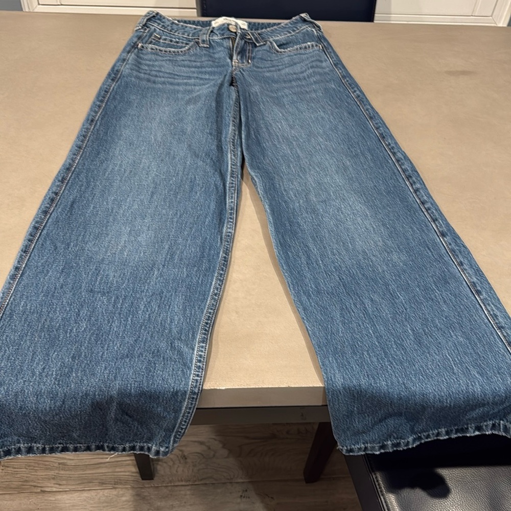 Hollister low rise super baggy jeans 00R